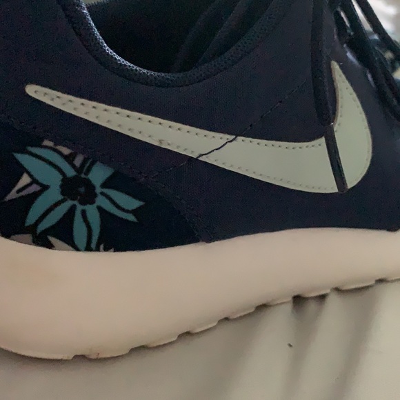 Nike floral print running shoes - Picture 3 of 3